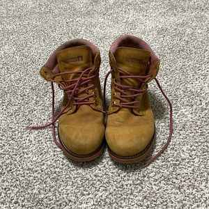 Super cute hiking boots with pink detail